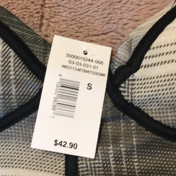 BNWT ladies size small top - Picture 2 of 6